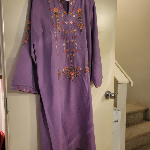 Shirt and pants - Picture 4 of 4